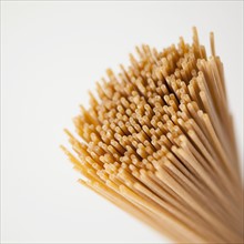 Bunch of dried spaghetti, close-up. 
Photo : Jessica Peterson