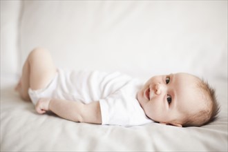 Portrait of baby boy (2-5 months) . 
Photo : Jessica Peterson