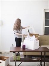 Young woman moving into new flat. 
Photo : Jessica Peterson