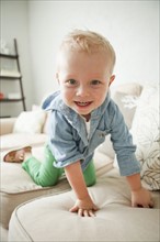 Portrait of happy toddler boy (2-3). 
Photo : Jessica Peterson