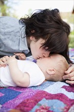 Young mother kissing baby boy (6-11 months) . 
Photo : Jessica Peterson