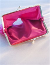 Studio shot of empty pink purse. Photo : Daniel Grill