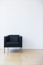 Studio shot of black leather chair. Photo : Daniel Grill