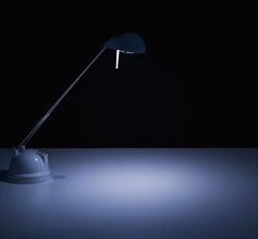 Studio shot of desk lamp. Photo : Daniel Grill
