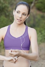 Woman exercising with headphones on. Photo : Sarah M. Golonka