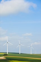 France, Rocroi, Wind turbines on fields. Photo : Mike Kemp