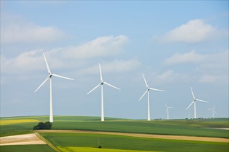 France, Rocroi, Wind turbines on fields. Photo : Mike Kemp