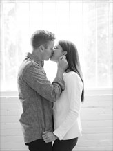 Young couple kissing. Photo : Jessica Peterson