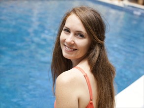 Portrait of young woman at swimming pool. Photo : Jessica Peterson