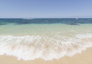 Sandy beach. Photo : Jamie Grill