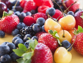 Heap of fresh fruits. Photo : Daniel Grill