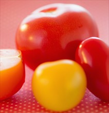 Studio shot of tomatoes. Photo : Daniel Grill