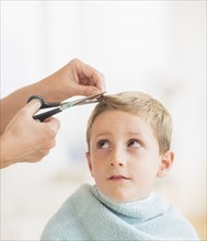Boy (6-7) undergoing haircut. Photo : Daniel Grill
