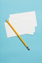 Single yellow sharpened pencil with blank note cards. Photo : Kristin Duvall