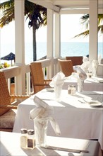 Beach resort restaurant table settings. Photo : John Kelly
