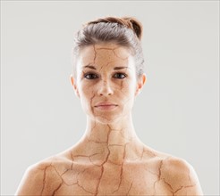 Head and shoulders shot of woman with cracked skin. Photo : Mike Kemp