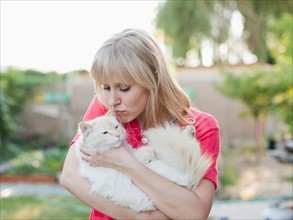 Woman with cat. Photo : Jessica Peterson