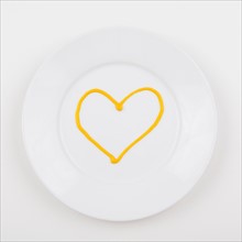 Plate with heart made of mustard. Photo: Jessica Peterson