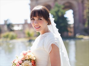 Portrait of young bride in park. Photo : Jessica Peterson