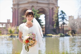 Portrait of young bride in park. Photo : Jessica Peterson