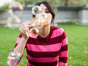 Woman blowing bubbles. Photo : Jessica Peterson