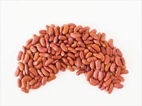 Kidney beans on white background. Photo : Jessica Peterson