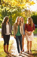 Four friends walking in autumn day. Photo : Jessica Peterson