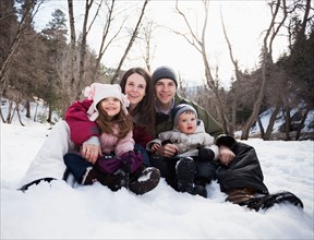 Family portrait with two children (2-3, 12-17 months)