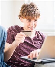 Teenage boy (14-15) shopping online