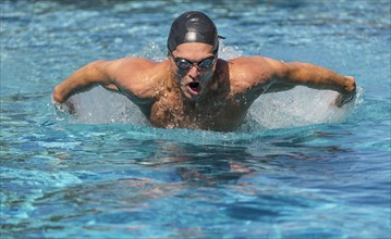Athletic man swimming.