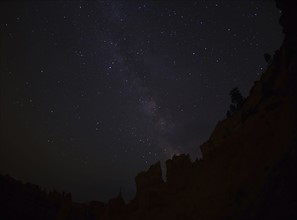 Night sky above rocks. USA, Utah, Bryce Canyon.
Photo : Daniel Grill