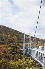 Truck crossing bridge. USA, USA, New York State, Bear Mountain.
Photo : fotog
