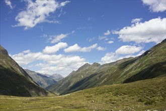 Overviewing Alps. Austria, Tirol, Galtr.
Photo : JOHANNES KROEMER