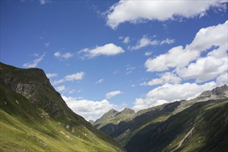 Overviewing Alps. Austria, Tirol, Galtr.
Photo : JOHANNES KROEMER