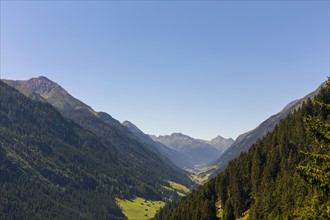 View to mountain valley. Austria, Tirol, Kappl.
Photo : JOHANNES KROEMER