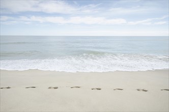 Foorprints on beach. USA, Massachusetts, Nantucket.
Photo : Chris Hackett