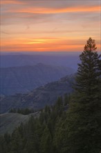 View to Imnaha River Canyon at sunset. USA, Oregon.
Photo : Gary Weathers