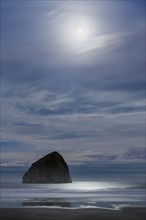 Haystack Rock at moonset. USA, Oregon, Pacific City.
Photo : Gary Weathers