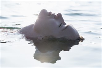 Woman relaxing in lake.
Photo : Jan Scherders