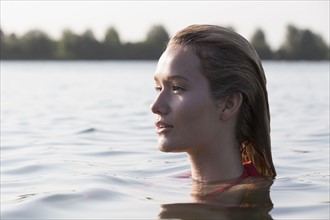Woman relaxing in lake, Profile. Netherlands, Gelderland, De Rijkerswoerdse Plassen.
Photo : Jan
