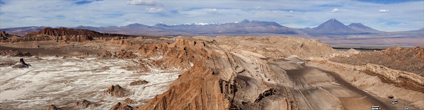 View to Valle de la Luna. Chile, Antofagasta Region, Atacama Desert, Valle de la Luna.
Photo :