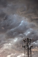 Telecommunication antenna in front of storm clouds. USA, Illinois.
Photo : Henryk Sadura