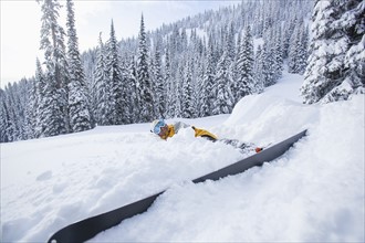 Male skier lying on snow. USA, Montana, Whitefish.
Photo : Noah Clayton