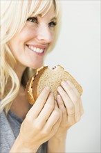 Woman eating sandwich with peanut butter.
Photo : Jessica Peterson