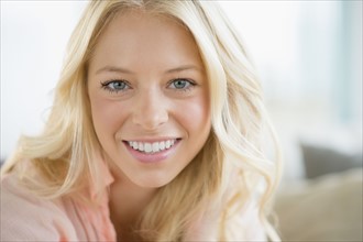 Portrait of young woman smiling.
Photo : Jamie Grill