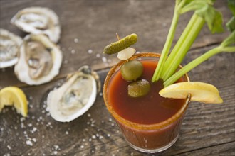 Studio shot of oysters and bloody mary.
Photo : Jamie Grill