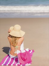 Young woman on beach. Jupiter, Florida, USA.
Photo : Daniel Grill