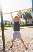 Boy (4-5) playing on playground. Jupiter, Florida, USA.
Photo : Daniel Grill