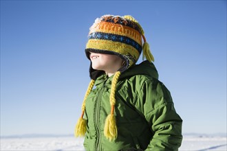Boy (4-5) enjoying winter outdoors.
Photo : Maisie Paterson