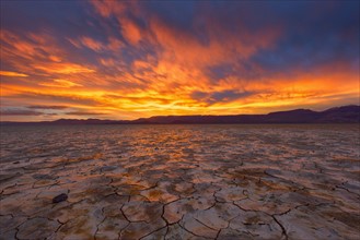 Dramatic sunset over Alvord Desert. Alvord Desert, Oregon, USA.
Photo : Gary Weathers